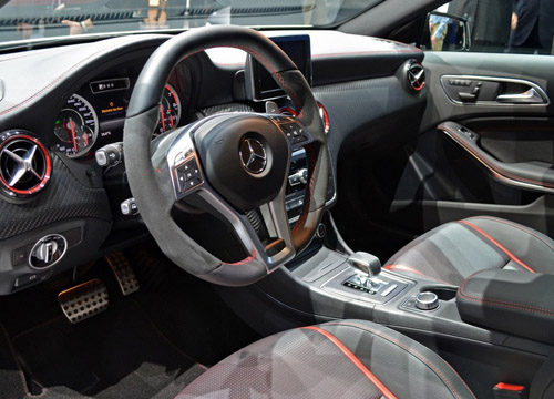 Interior del AMG A45 de Mercedes